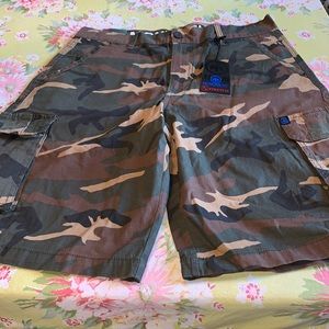 NWT Men’s Monument Cargo Short Sz 32, Green Camo.